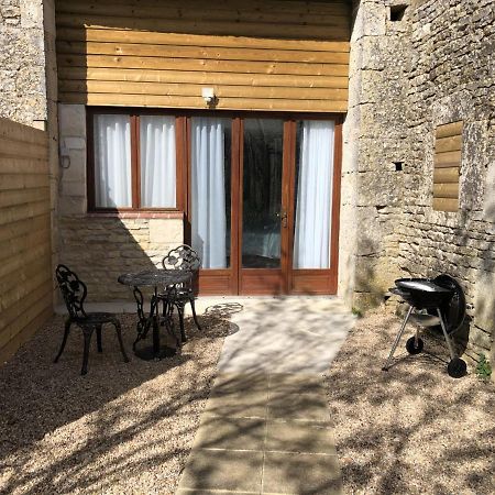 Blacksmiths Apartment In Blanzay - 1 Bed Exterior photo