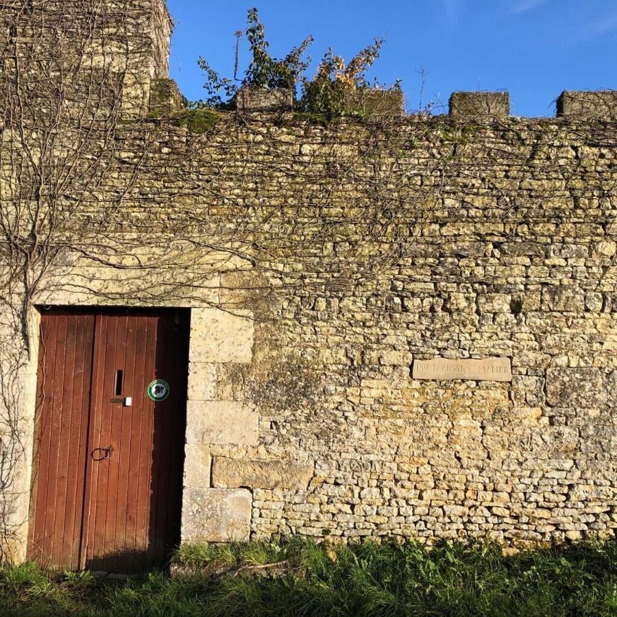 Blacksmiths Apartment In Blanzay - 1 Bed Exterior photo